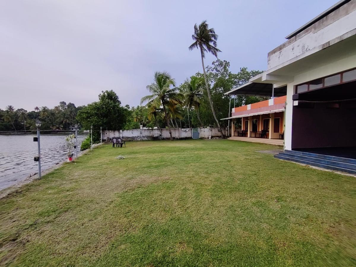 Wind &Waves Apartment Kollam Exterior photo